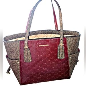 Michael Kors Voyager Signature Tote